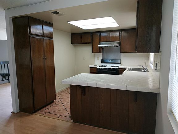 4th image of 212 N Marguerita Ave APT A