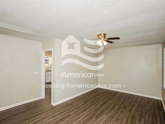 39814_004_living_room_14231522.jpg