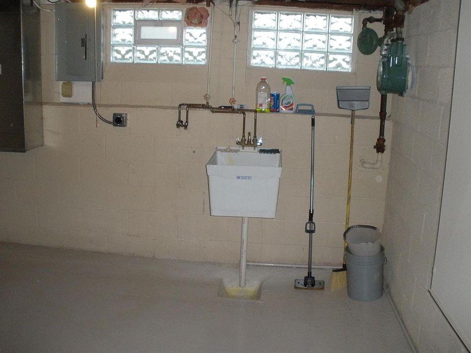 basement with laundry connections
