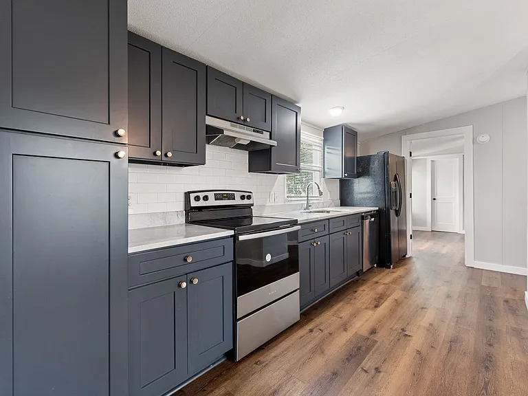 215 Loranger Dr — Photo 8
