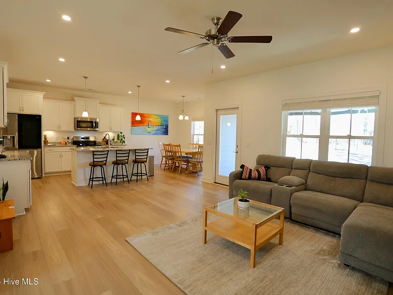 100 Falkirk Ct — Photo 10