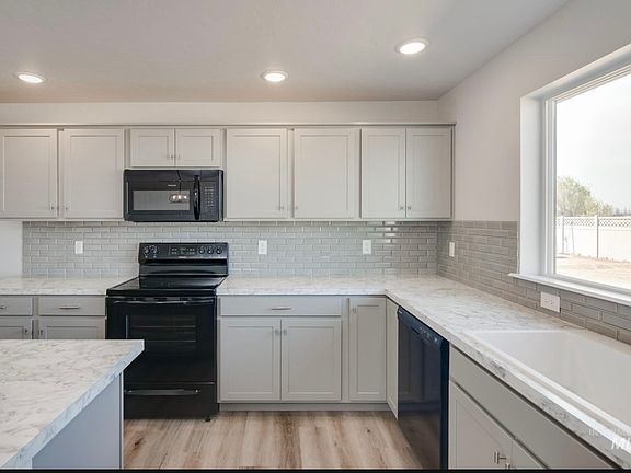4th image of 2929 N New Morning Ave