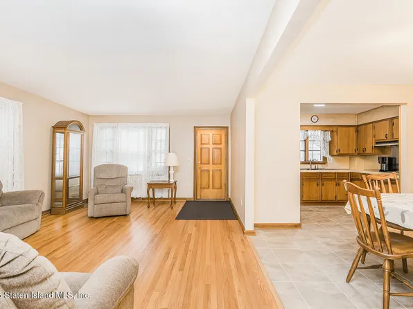 35 Shawnee Street image 6 of 24