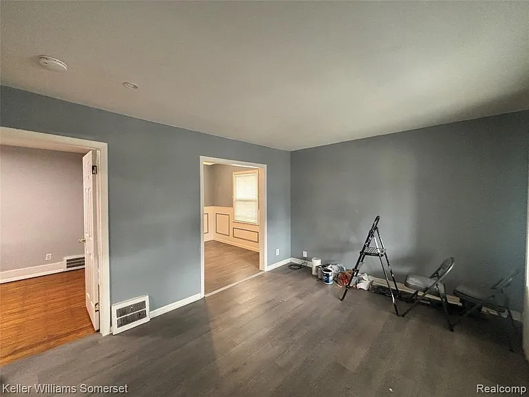 24300 Melrose Ave — Photo 4