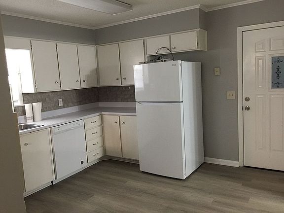 5th image of 150 Bel Air Dr