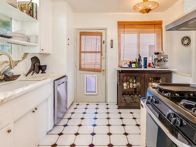 2171 Fairfield St — Photo 10