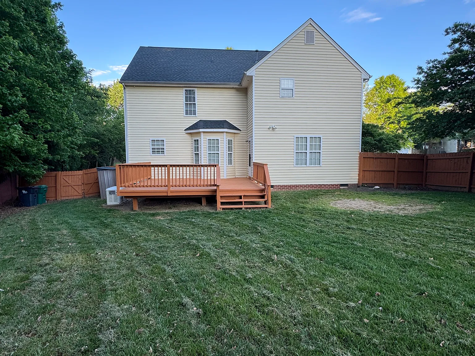 5 bed, 2.5 bath, 2950 sqft, $3,500 — Photo 3