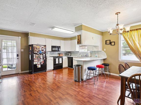 3rd image of 40133 Marie Rd