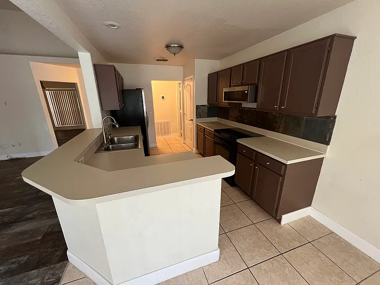 1337 Hampstead Ter — Photo 17