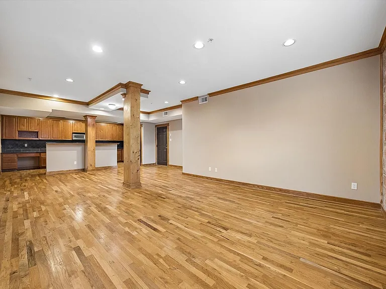 215 W Norma St #302 — Photo 17