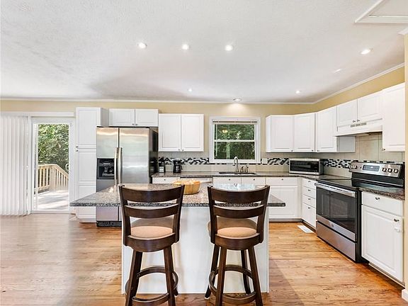 5th image of 296 Plantation Cir SW