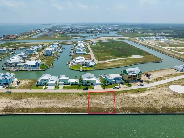 1042 N Isle Dr, Rockport, TX 78382