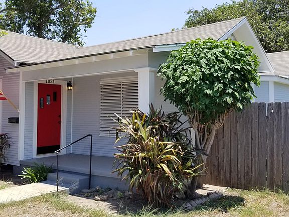 2nd image of 1021 E Saint Francis St