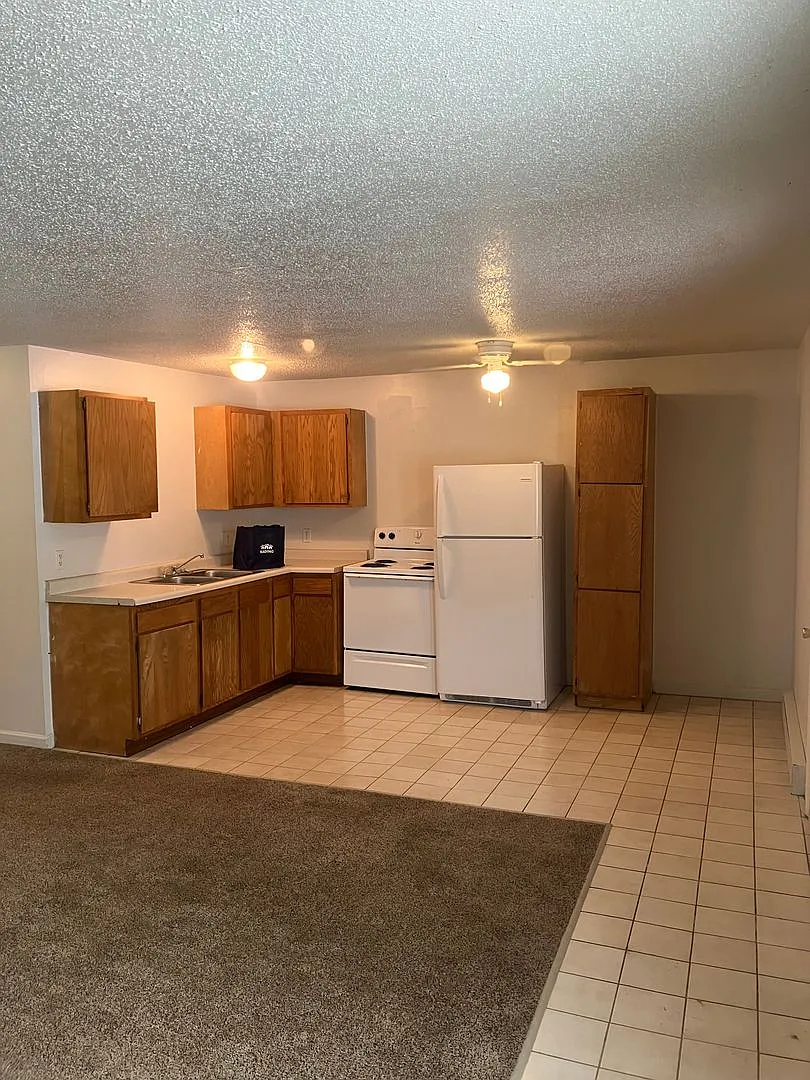 2 Bedroom, Single-story Townhomes for rent in Newton, IA — Photo 2
