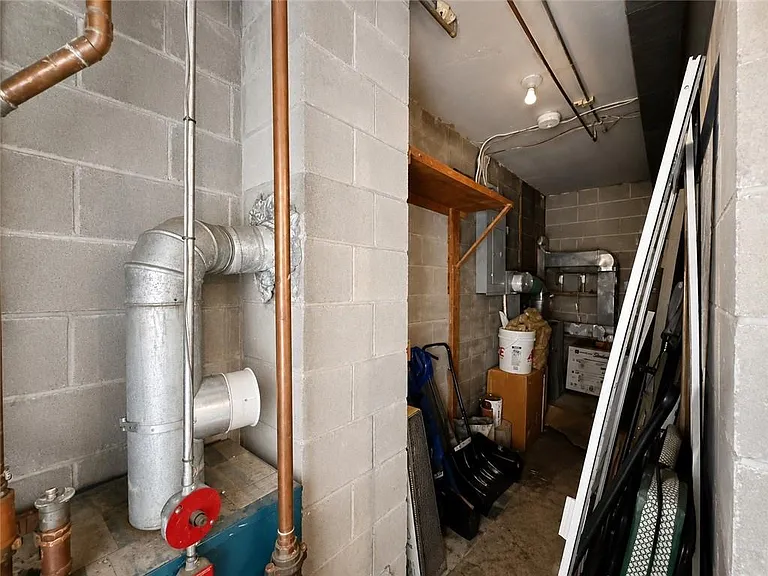 31 Foster St — Photo 18