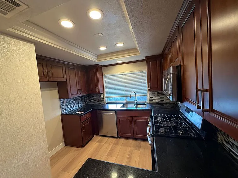 28138 Bavaria Dr — Photo 3