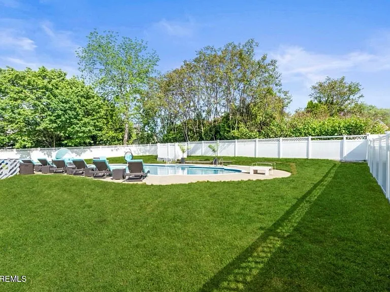 16 Bridle Dr — Photo 45