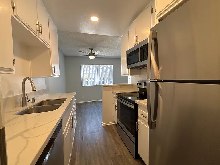 245 South Serrano Ave — Photo 30