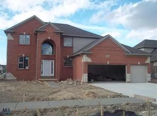 19498 Middle Branch Dr, Macomb, MI 48044