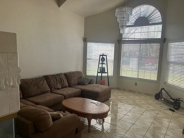 3404 Jamestown Dr — Photo 2