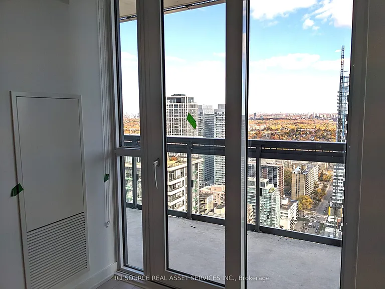 39 Roehampton Ave #3210 — Photo 18