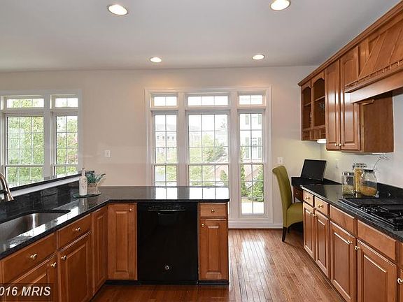 5th image of 4510 Fair Valley Dr