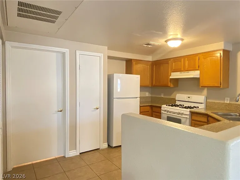 3400 Cabana Dr #2049 — Photo 6