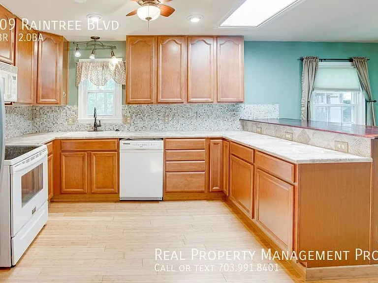 209 Raintree Blvd — Photo 8