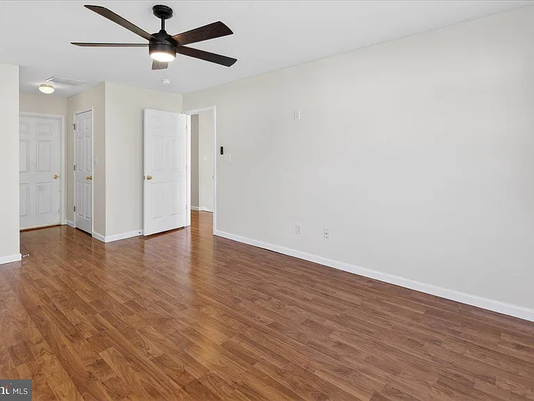 313 Fountayne Ln — Photo 22