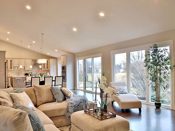 4th image of 3122 River Falls Dr
