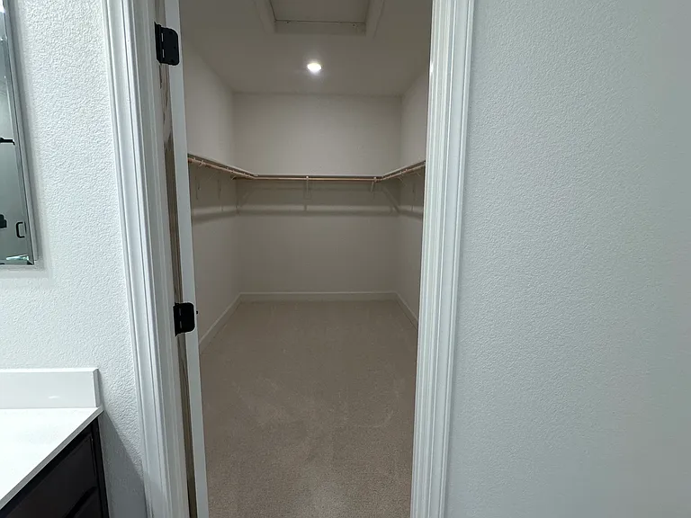 517 Central Pacific St — Photo 10