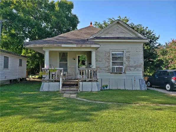 314 W Pine St, Whitewright, TX 75491