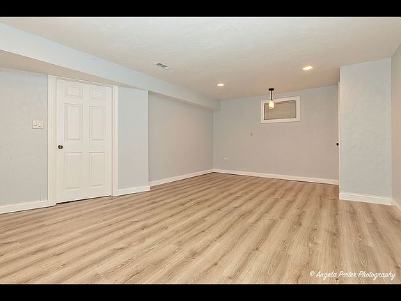 5th image of 203 Springbrook Ct