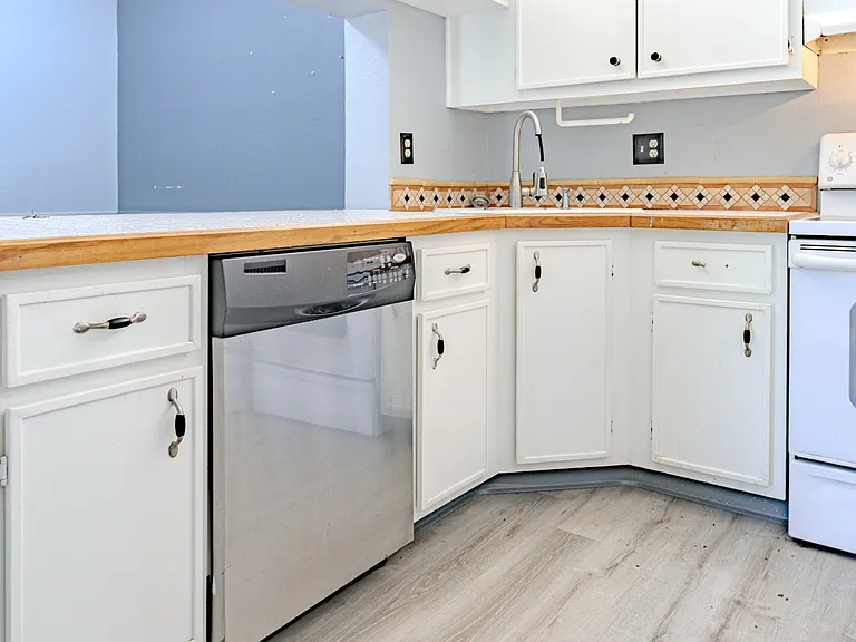 8215 Sun Spring Cir #23 — Photo 10