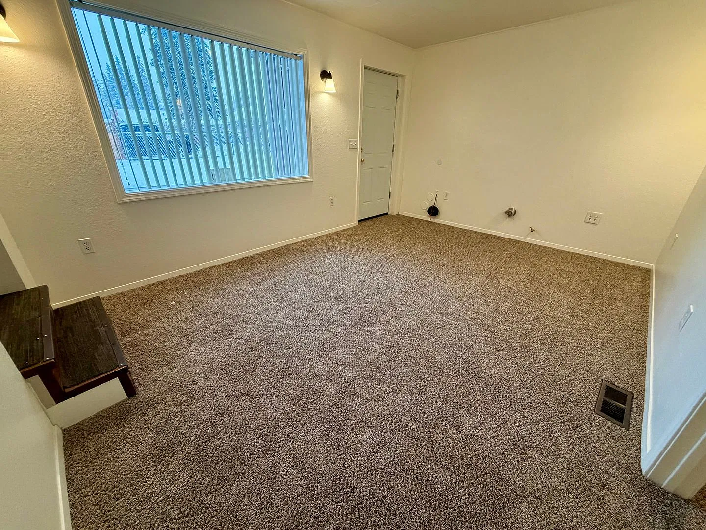 2bd, 1 Bath Home in Fairbanks for Rent - Close to UAF! — Photo 2