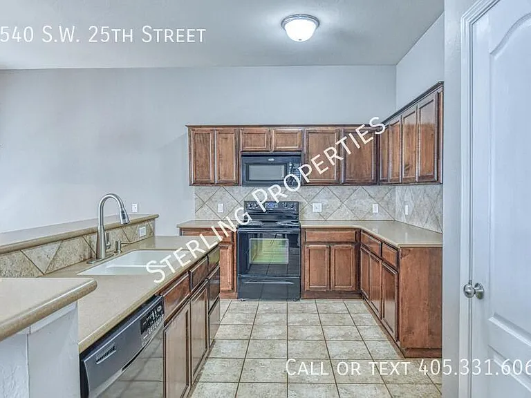 9540 SW 25th St — Photo 11