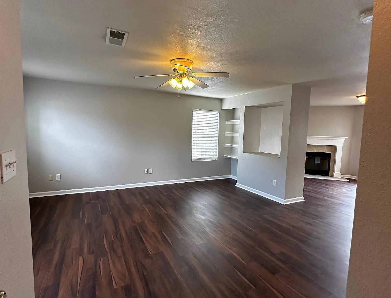 3 bed, 2.5 bath, 2307 sqft, $1,950 — Photo 3