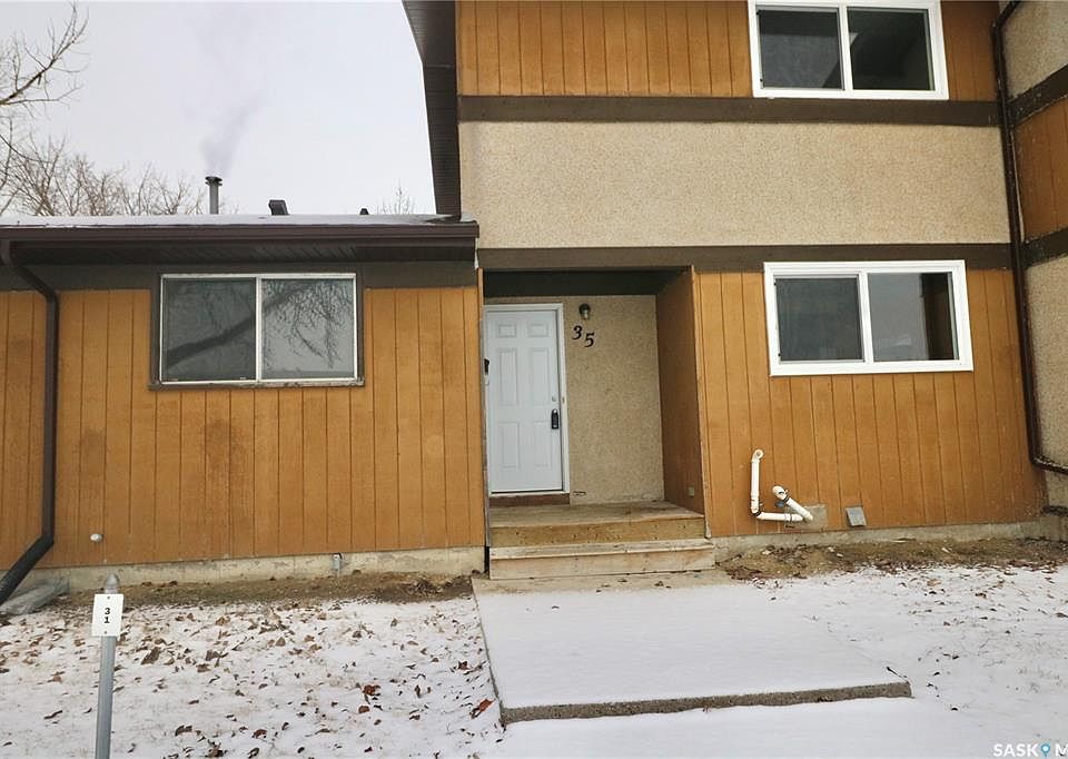 1st image of 35 Mackenzie WAY