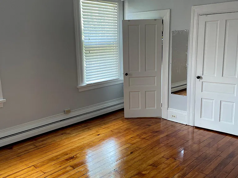 327 Thorn St #4 — Photo 16