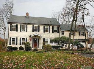 10 Hillcrest Ln, Woodbury, NY 11797