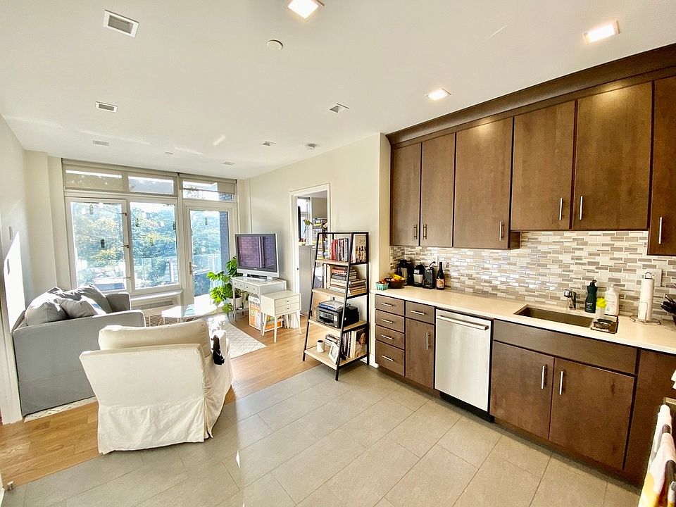 1st image of 544 Manhattan Ave #3BB