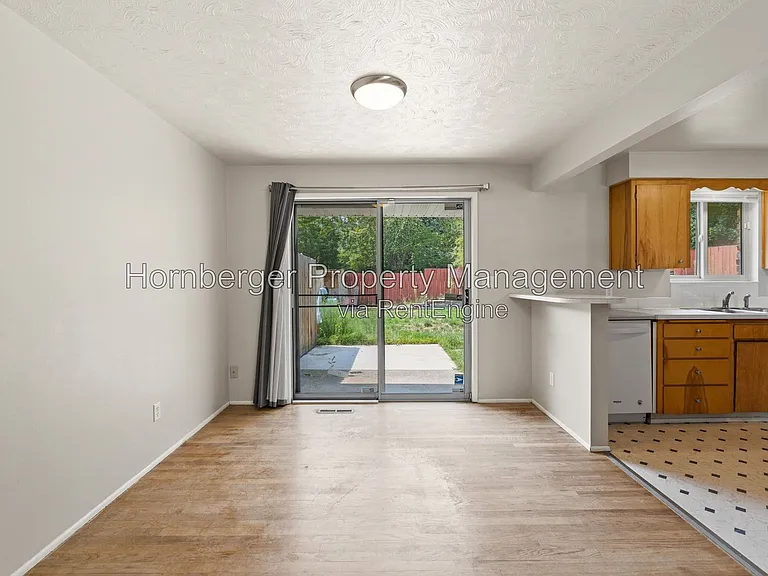 9717 N Stevens St — Photo 2