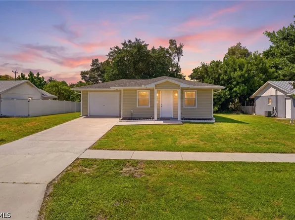 899 Ridgeway Dr, North Fort Myers, FL 33903
