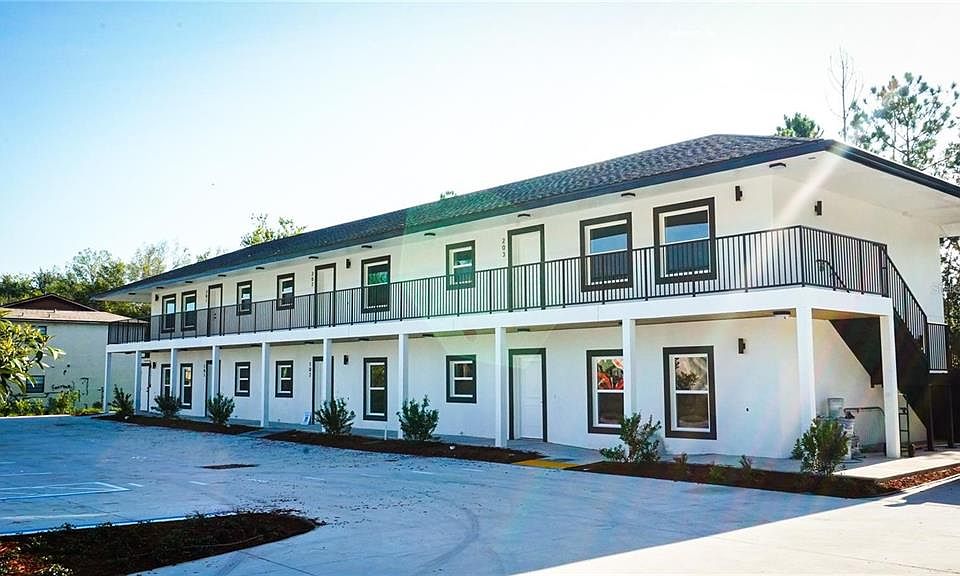 1st image of 2201 Conway Dr #203