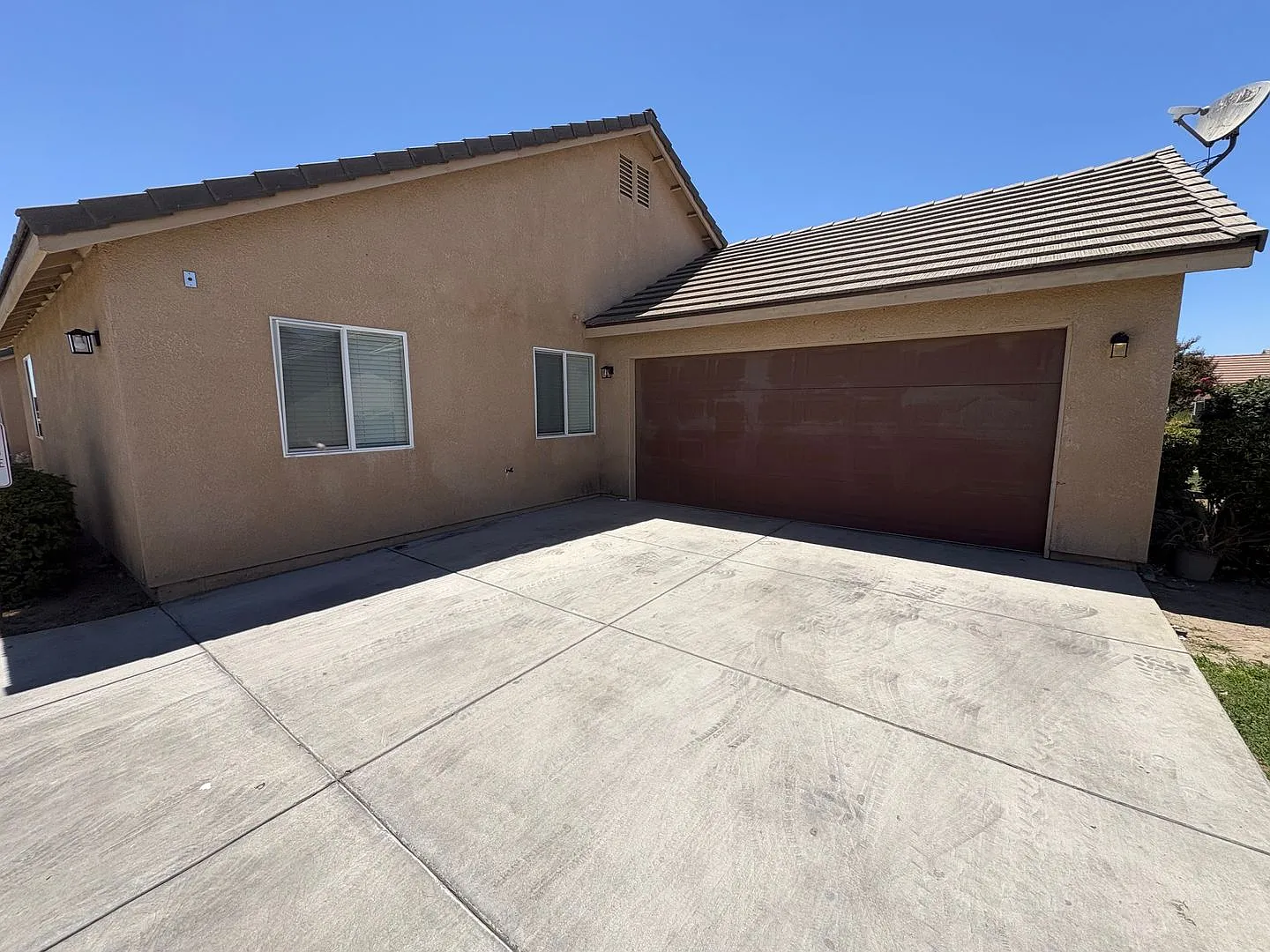 Charming apartment home located on Bella Oaks Drive! Available Now! — Photo 4