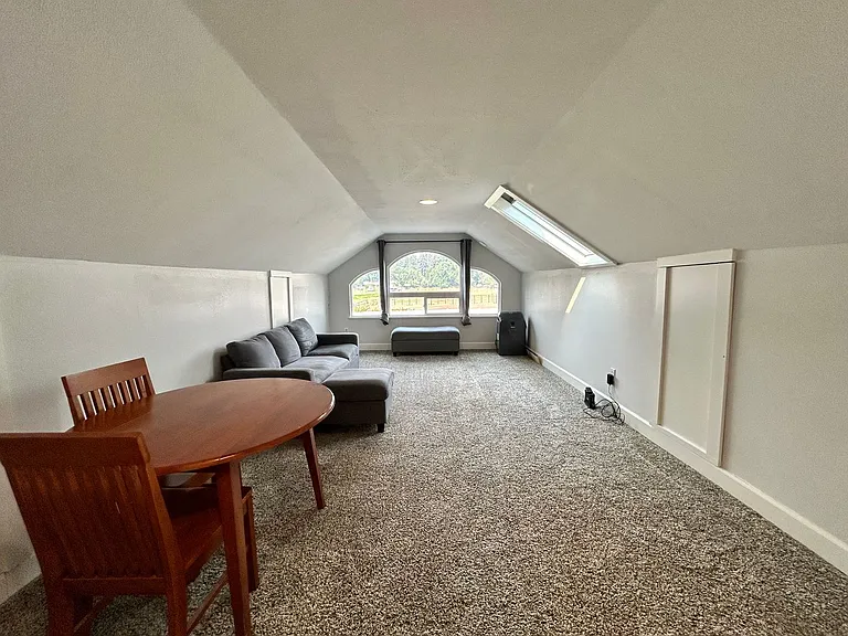 308 Oak St — Photo 3