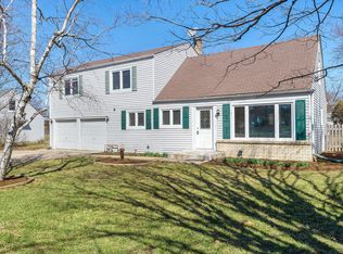 26W424 Geneva Rd, Carol Stream, IL 60188