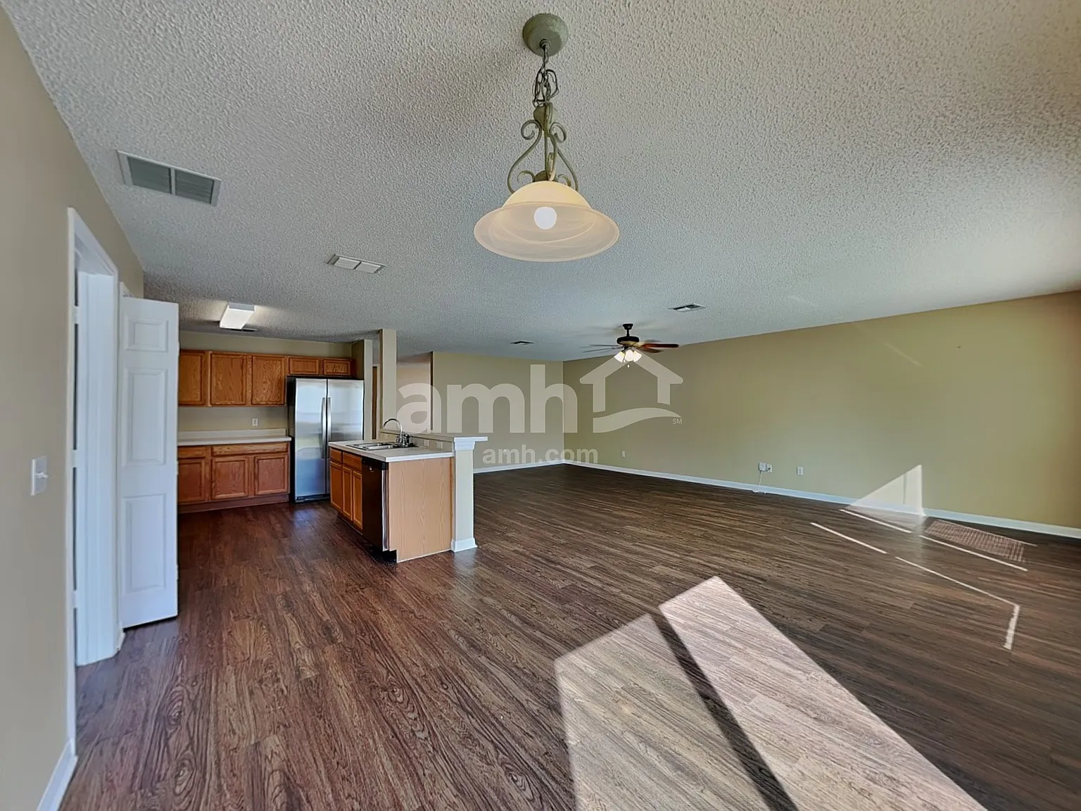 4 bed, 3.0 bath, 2208 sqft, $2,755 — Photo 4