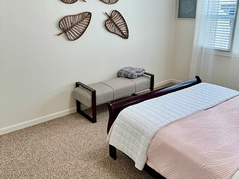 572 Harloe Ave — Photo 15