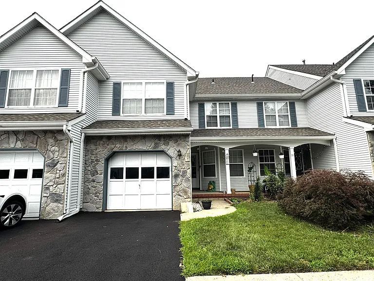 22 Heather Ct — Photo 1